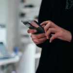 Numéro de téléphone saisi sur un formulaire mobile pour une meilleure joignabilité des leads avec Blastform
